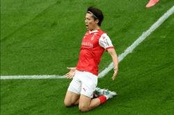 lol合区-包含球星爆发！赛车赛场再现神级操作的词条