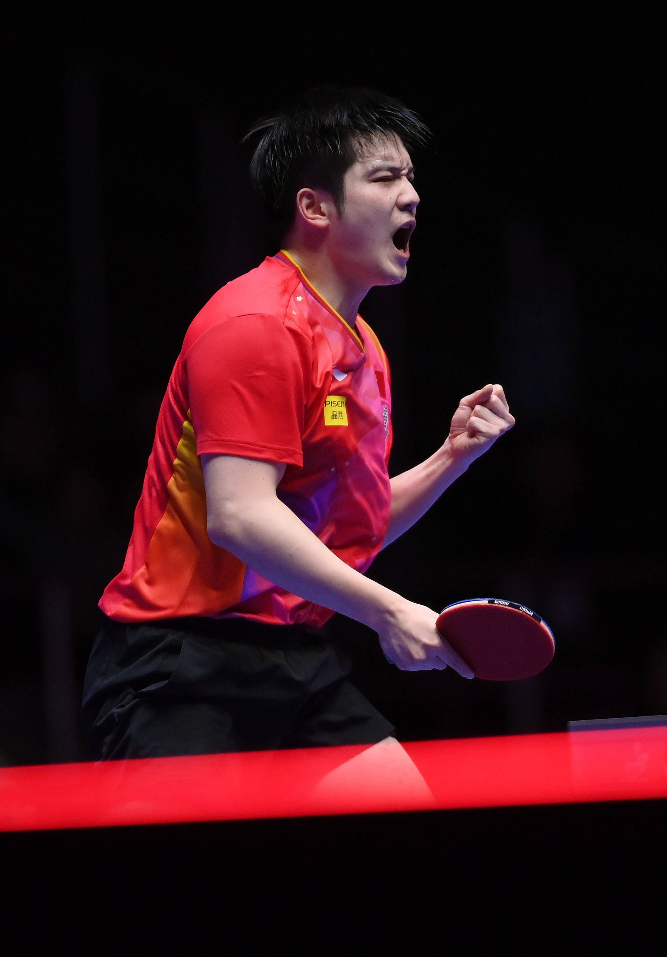 包含日本队轻取韩国队，樊振东点燃赛场的词条